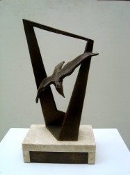 Die Skulptur Freiheit ist durch die Firma De Meeuw re Bausysteme, Oirschot, erworben worden, um ein passendes Geschenk f